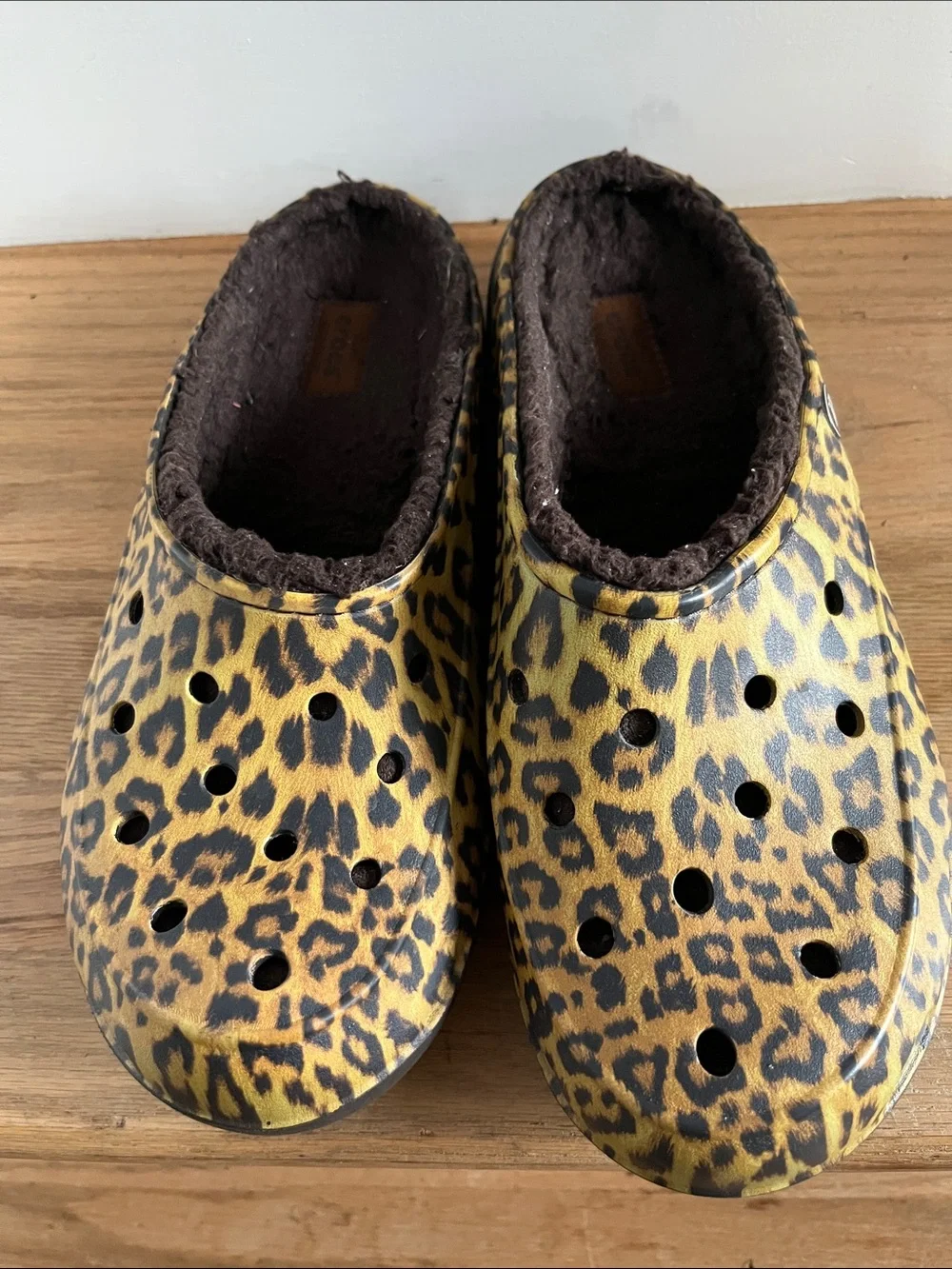 CROCS Kids Leopard Print Fuzzy-Lined Clogs - Yellow/Brown